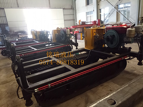 帶液壓系統(tǒng)的鉆機(jī)履帶底盤